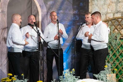 3 klapa Omiš.jpg